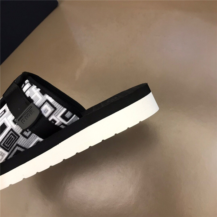 D*or slippers