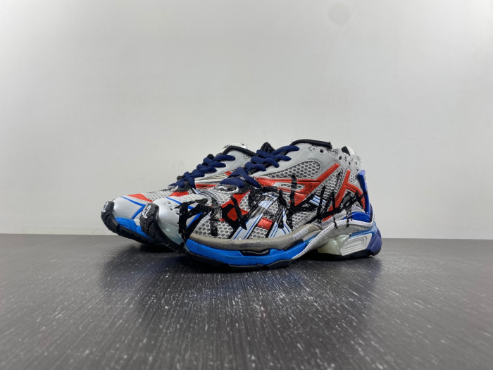blcg runner sneaker 677403-w3rb6-1264