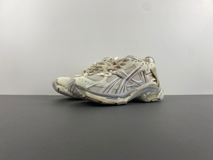 blcg runner sneaker 772767-w3rny-9797
