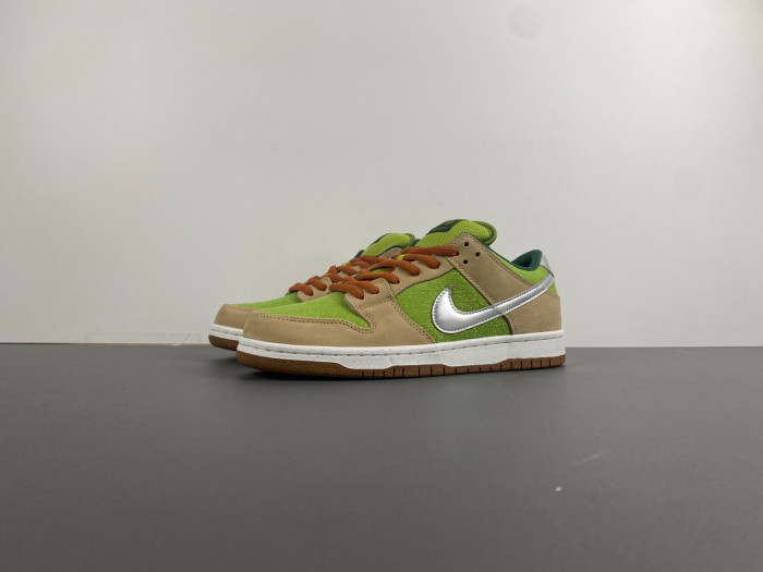 nike dunk low sb ''escargot'' fq7585-200