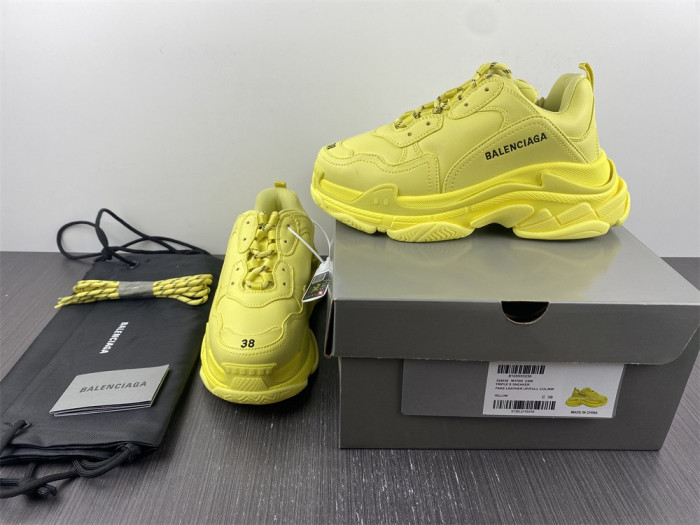 blcg sneaker triple.s sneakers 524039 w1fb5 2308