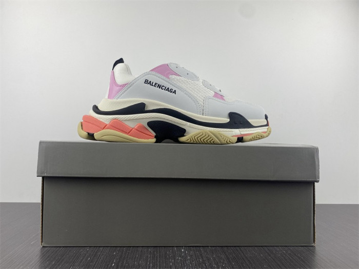 blcg sneaker triple.s sneakers 569326 w1fc3 9693