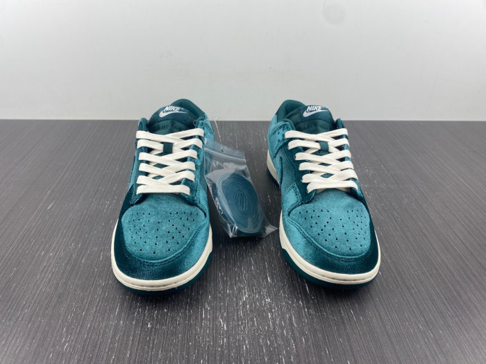 nike dunk low green velvet (w) - dz5224-300