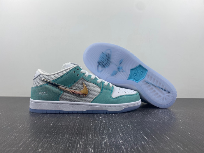 april skateboards x nike dunk low sb 