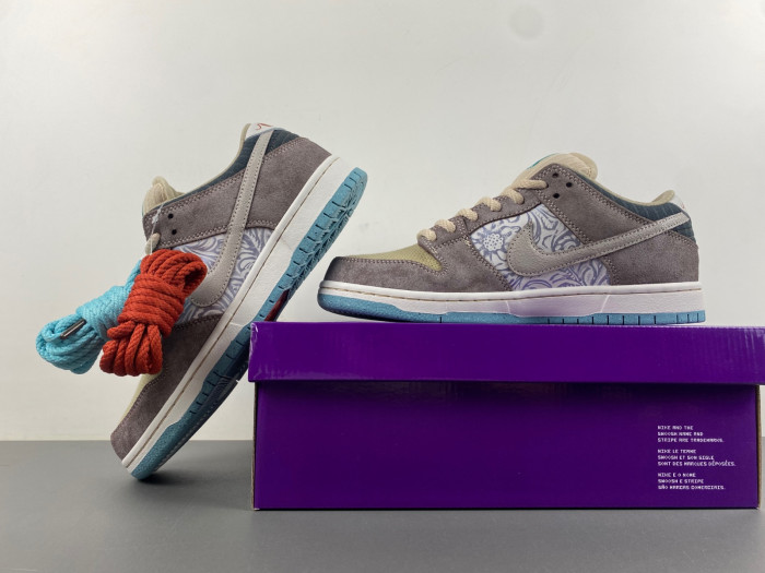 Nike SB Dunk Low Pro 