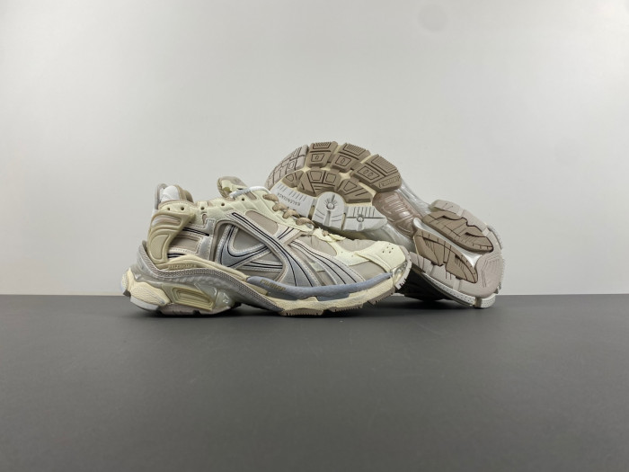 blcg runner sneaker 772767-w3rny-9797