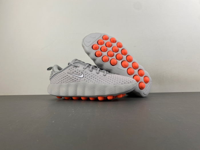 Nike Mind 002 