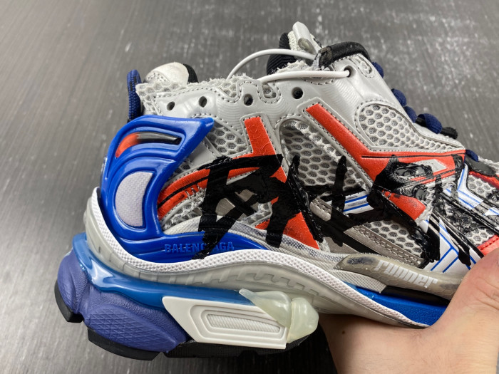 blcg runner sneaker 677403-w3rb6-1264