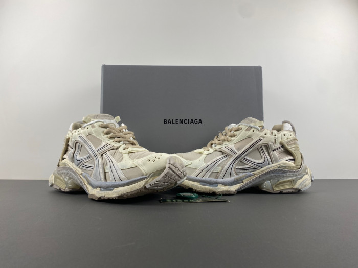 blcg runner sneaker 772767-w3rny-9797