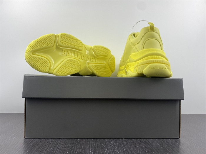 blcg sneaker triple.s sneakers 524039 w1fb5 2308