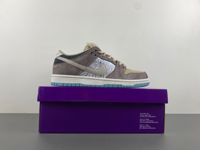 Nike SB Dunk Low Pro 