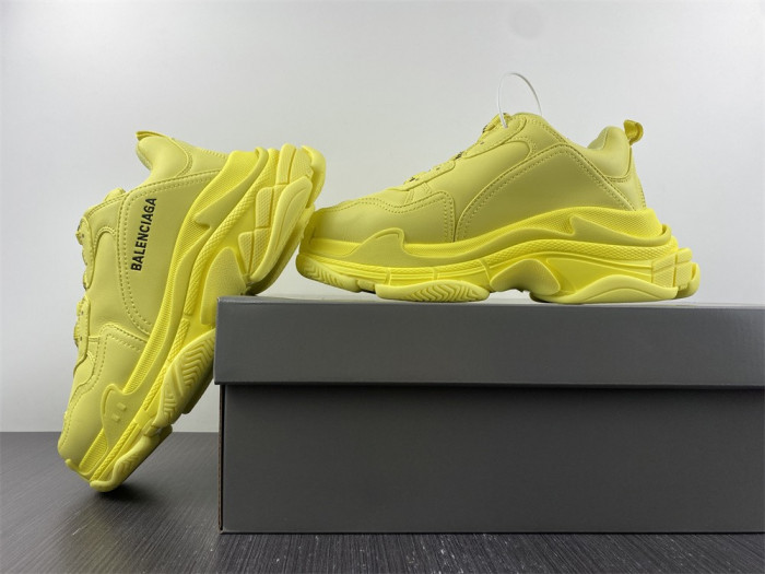 blcg sneaker triple.s sneakers 524039 w1fb5 2308