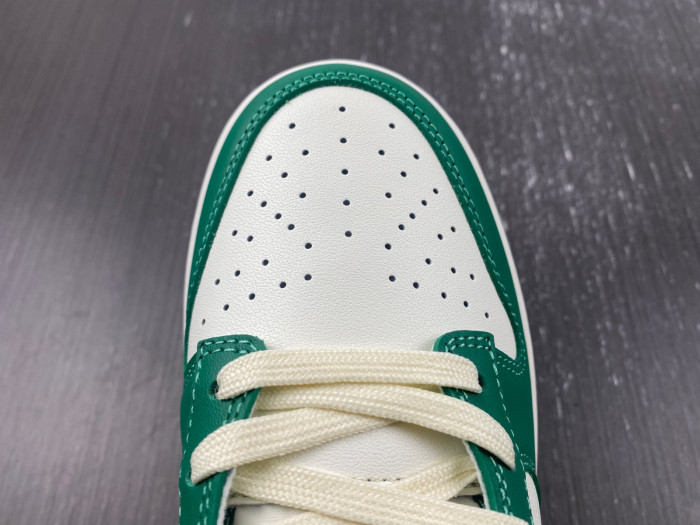 nike dunk low malachite university gold (w) fb7173-131