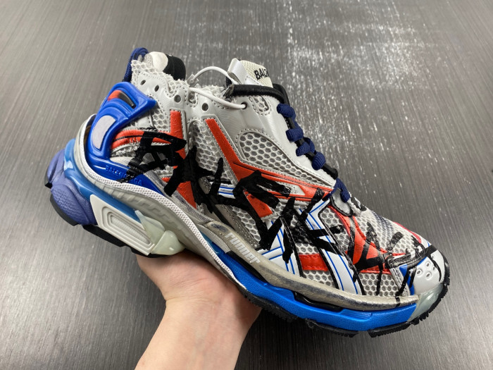 blcg runner sneaker 677403-w3rb6-1264