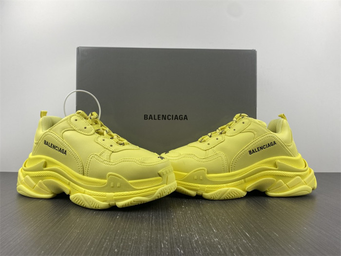 blcg sneaker triple.s sneakers 524039 w1fb5 2308