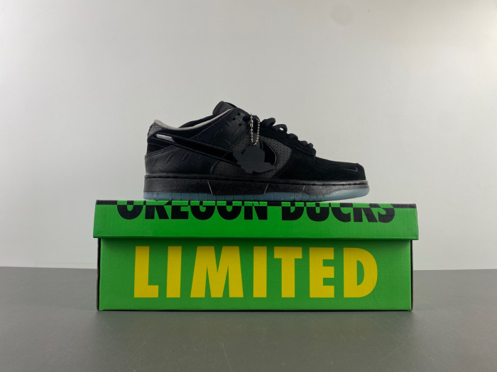 Division Street x Nike Dunk Low “Oregon Black” HV1470-001