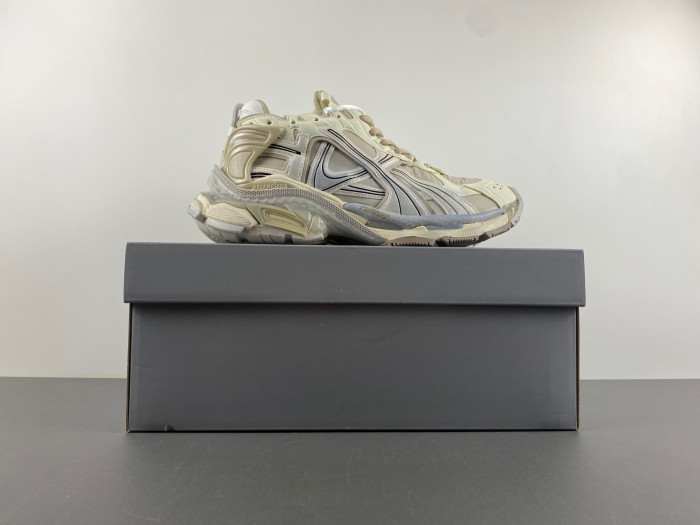 blcg runner sneaker 772767-w3rny-9797