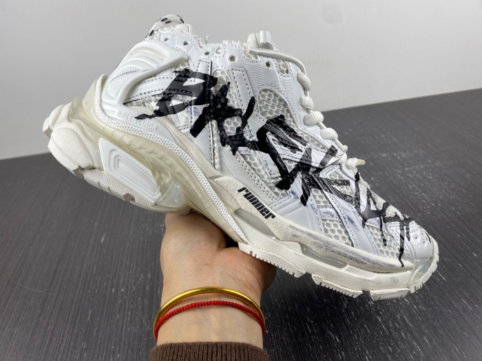 blcg runner sneaker bm5623-018