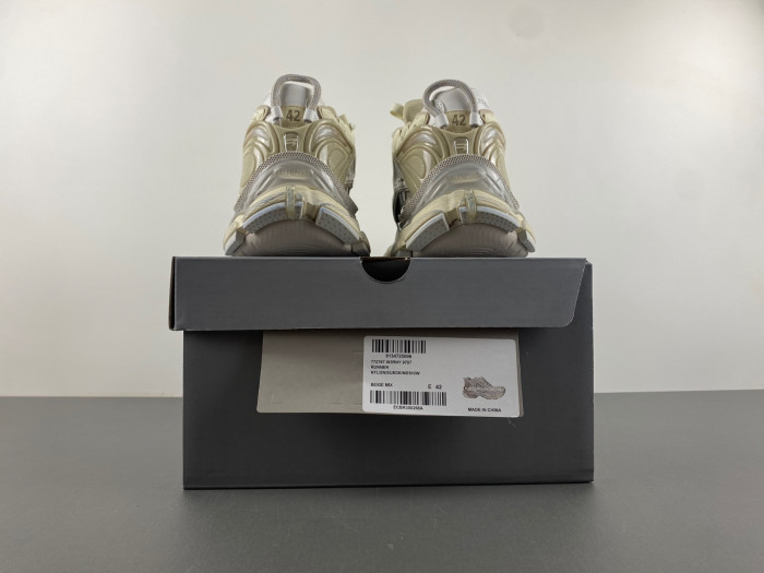 blcg runner sneaker 772767-w3rny-9797