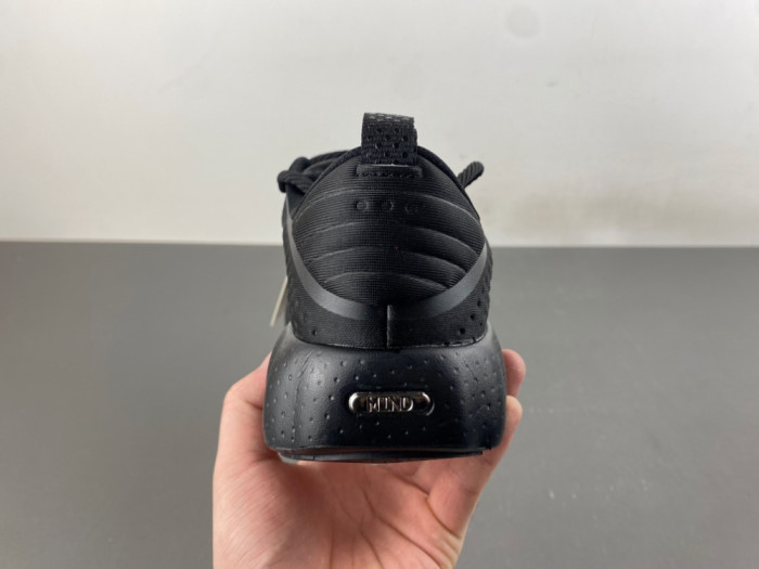 Nike Mind 002 