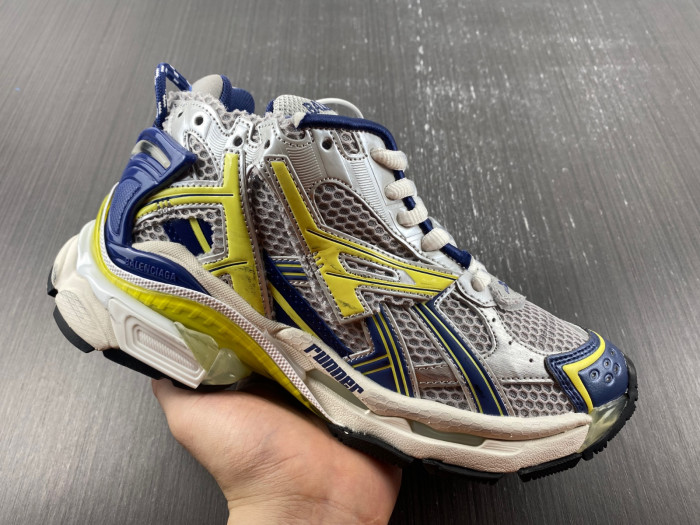 blcg runner sneaker bm5623-010
