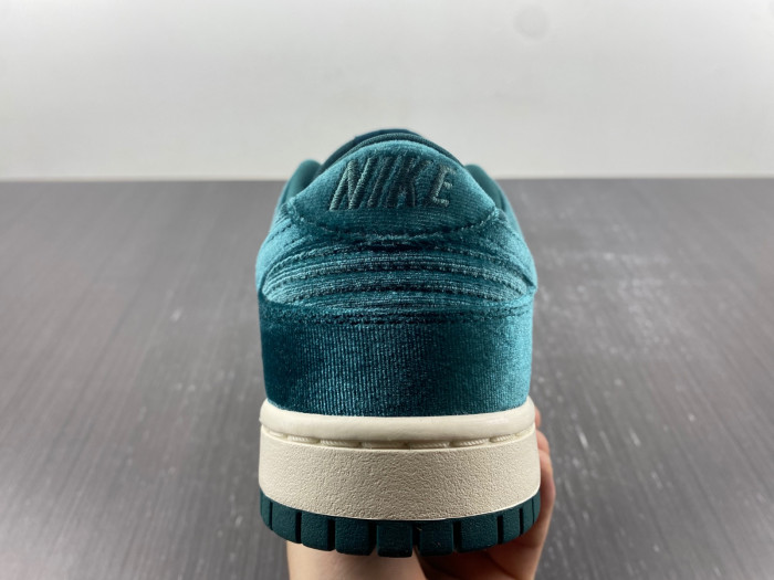 nike dunk low green velvet (w) - dz5224-300