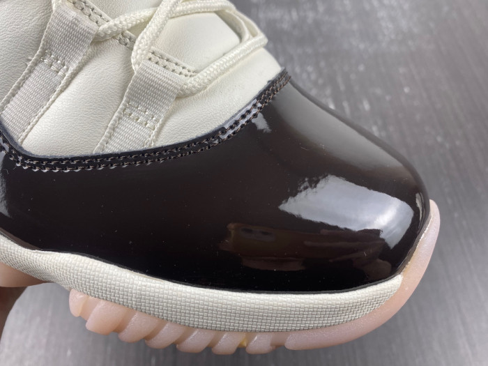 air jordan 11 wmns neapolitan ar0715-101