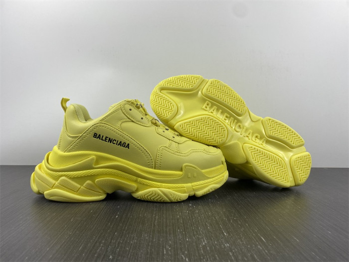 blcg sneaker triple.s sneakers 524039 w1fb5 2308
