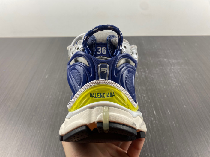 blcg runner sneaker bm5623-010