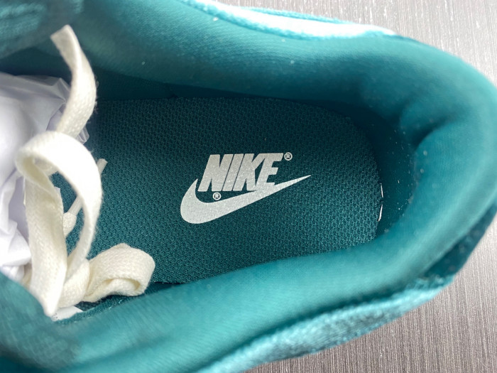 nike dunk low green velvet (w) - dz5224-300