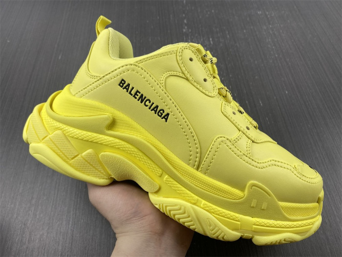 blcg sneaker triple.s sneakers 524039 w1fb5 2308