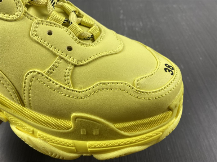 blcg sneaker triple.s sneakers 524039 w1fb5 2308