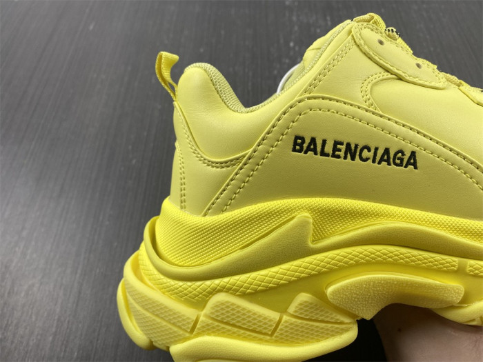 blcg sneaker triple.s sneakers 524039 w1fb5 2308