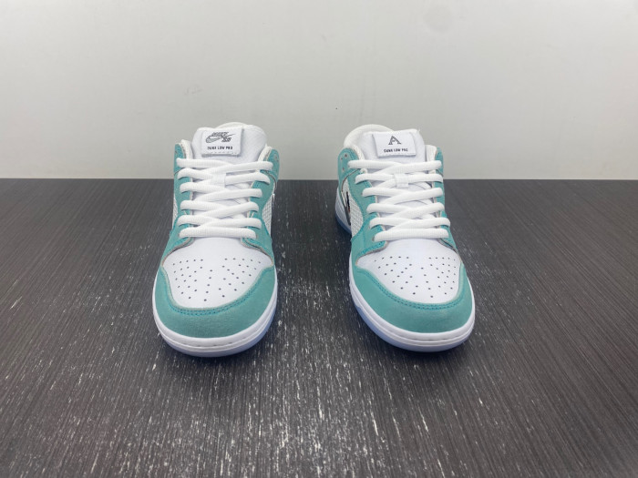 april skateboards x nike dunk low sb 