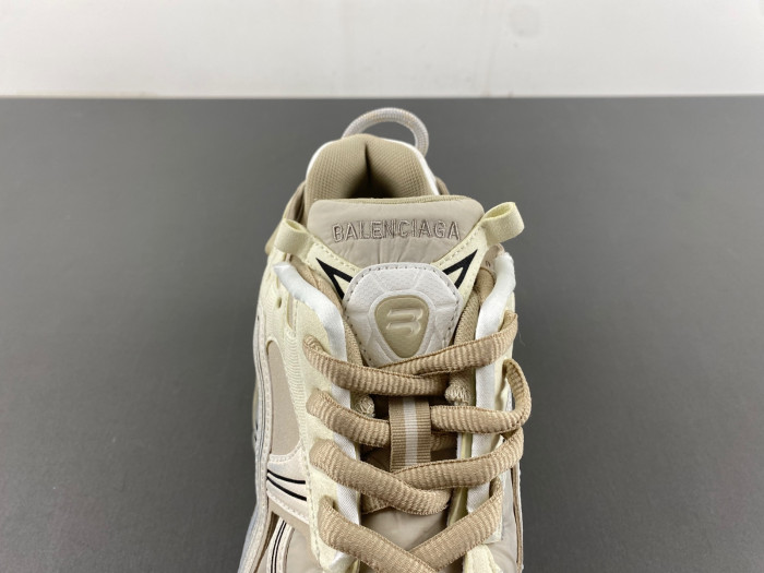 blcg runner sneaker 772767-w3rny-9797