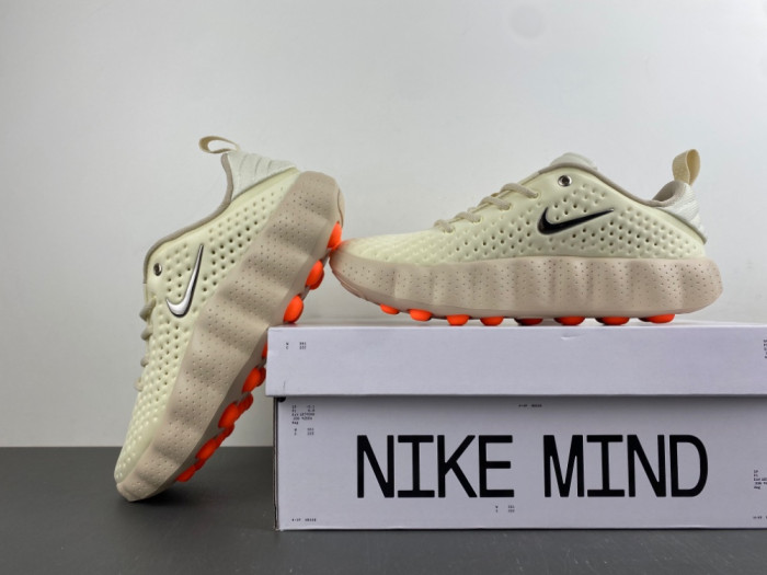 Nike Mind 002 