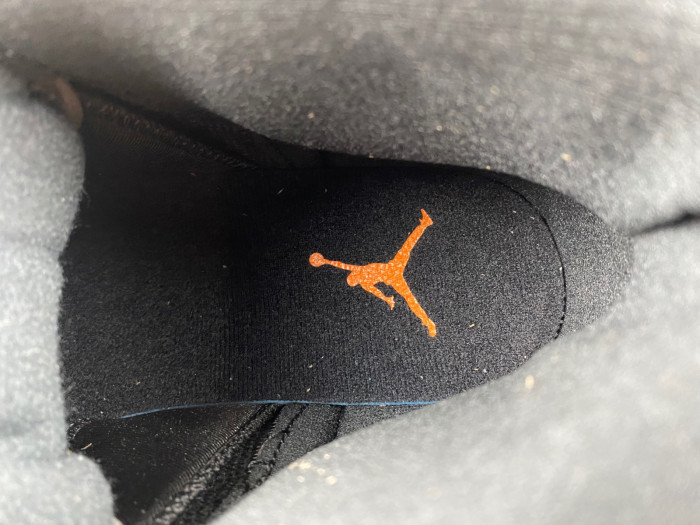 Air Jordan 12 WMNS “Brilliant Orange” FD9101-081