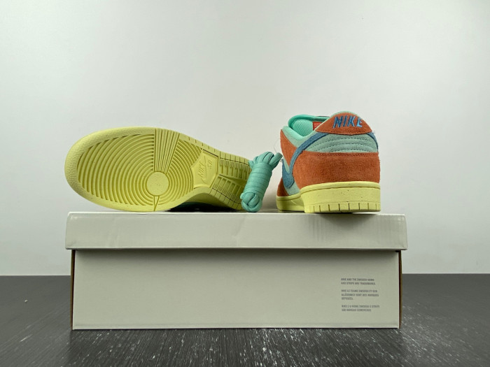 nike sb dunk low orange noise aqua dv5429-800