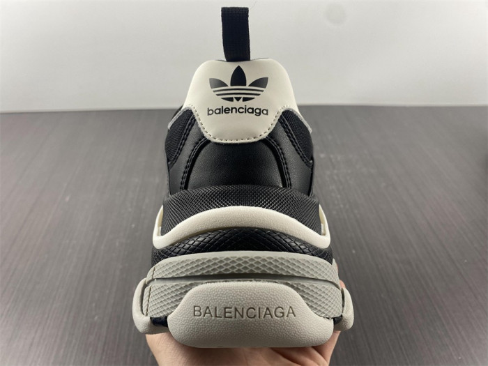 blcg sneaker triple.s sneakers l908-8906