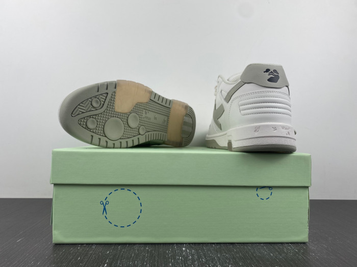 gym sneakers gy023