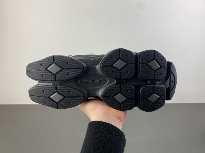 New Ba1an*e 9060 Mono Black U906079E