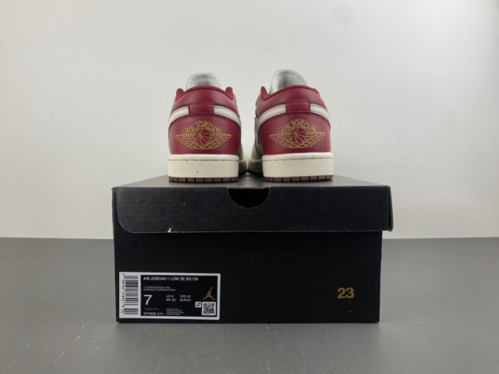Air Jordan 1 Low SE 