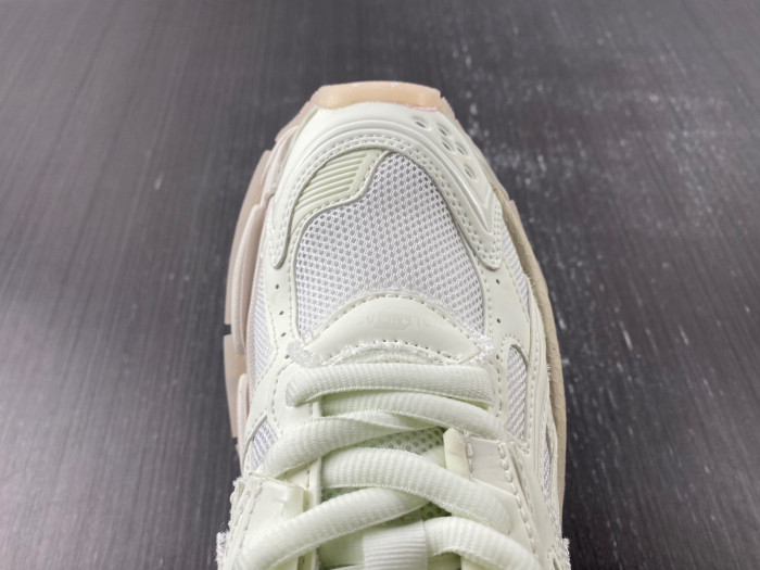 BLCG RUNNER SNEAKER BM5623-009