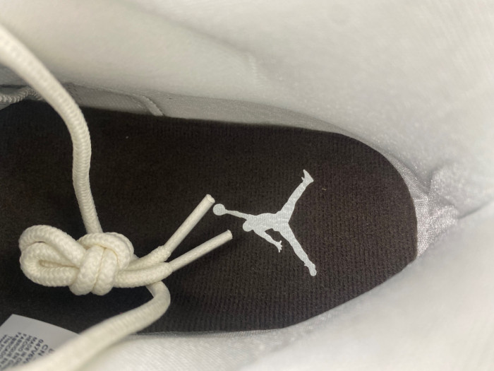 air jordan 11 wmns neapolitan ar0715-101