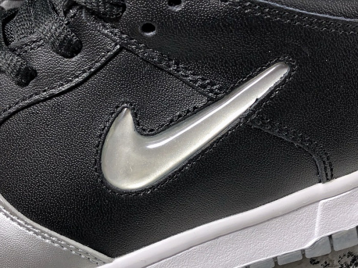 Supreme x Nike SB Dunk Low Silver Black CK3480-001