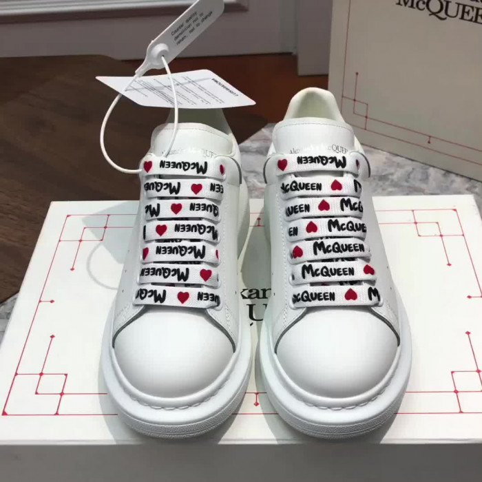 A1exa*der Mcqv*en SNEAKERS