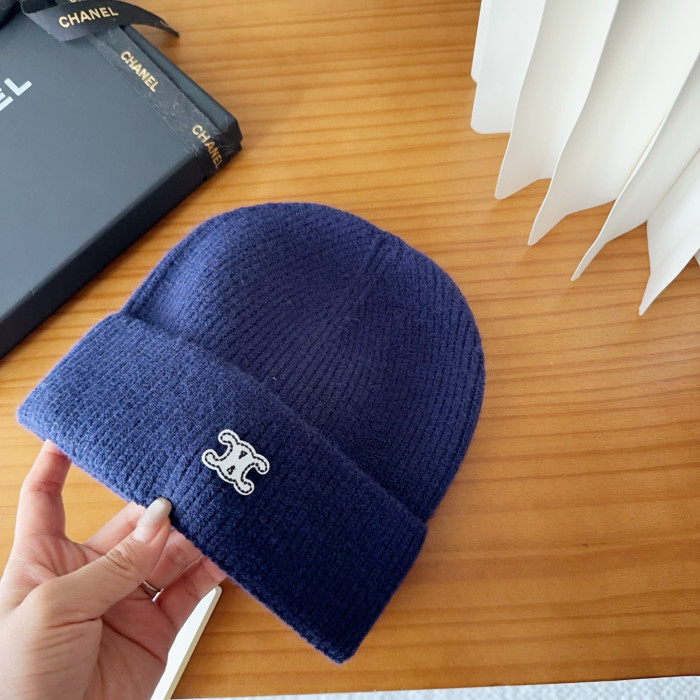 Ce1i*e HAT0229-0520