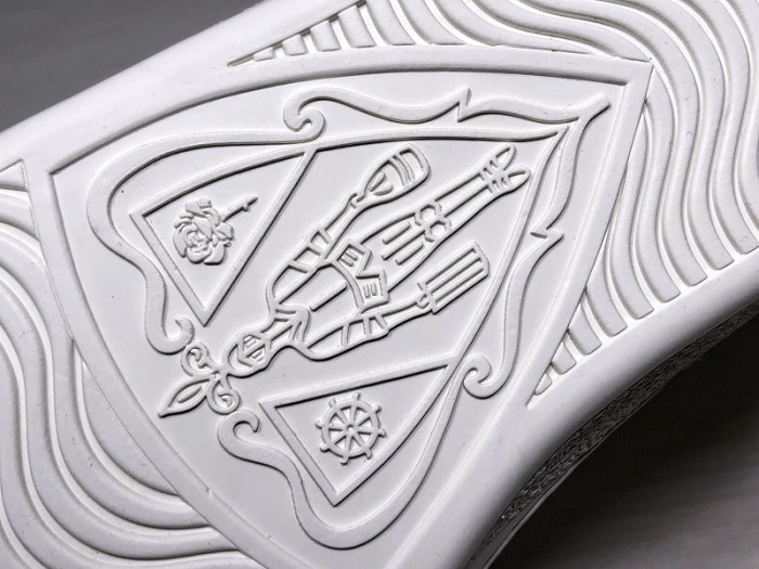gucc ace embroidered low-top sneaker