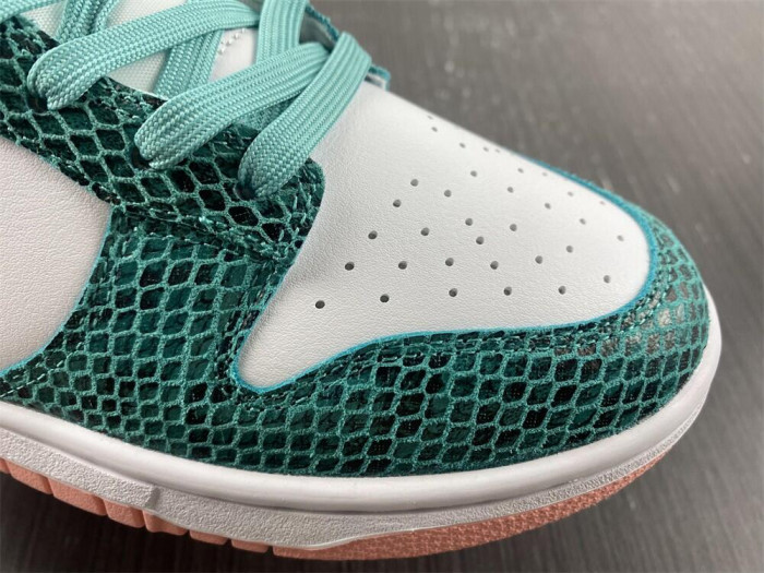 nike dunk low snakeskin dr8577-300