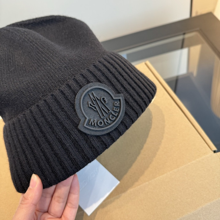 M0nc1er HAT0229-0526